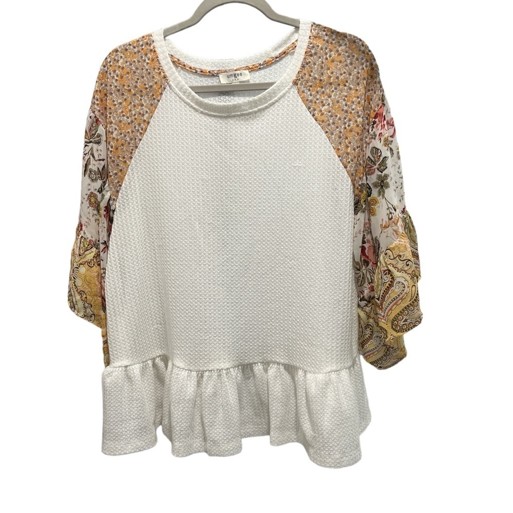 Umgee Large boho blouse with Bell sleeves and ruffle bottom in great condition